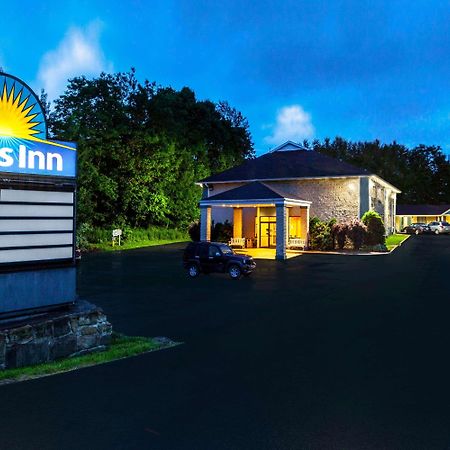 Days Inn By Wyndham Donegal Экстерьер фото