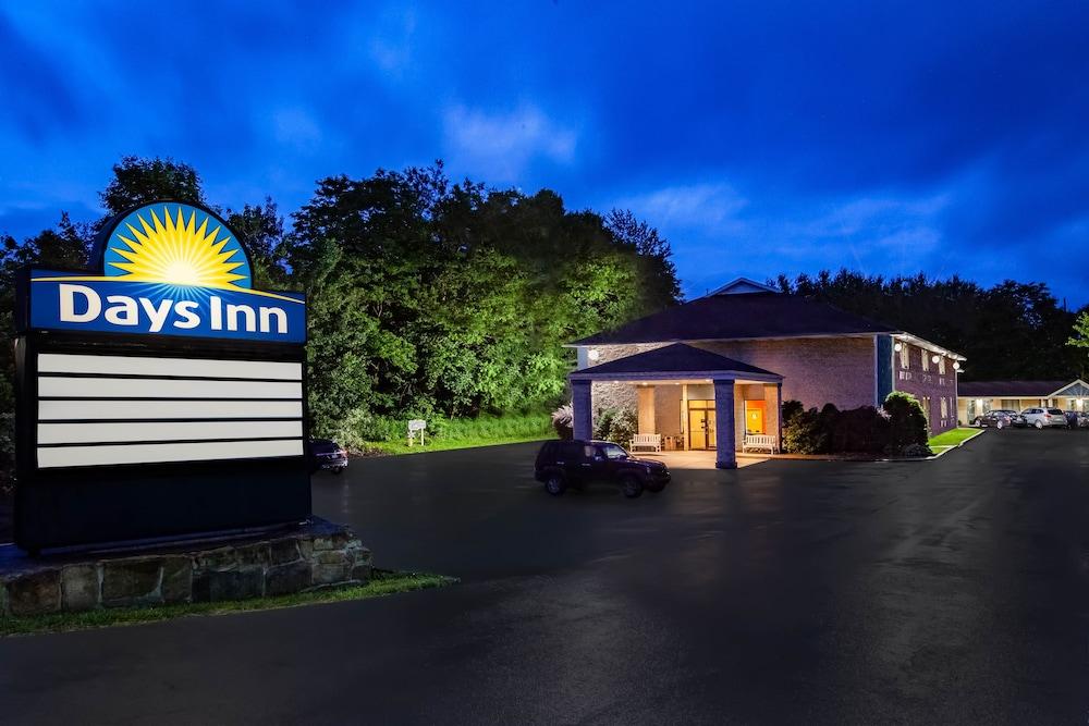 Days Inn By Wyndham Donegal Экстерьер фото
