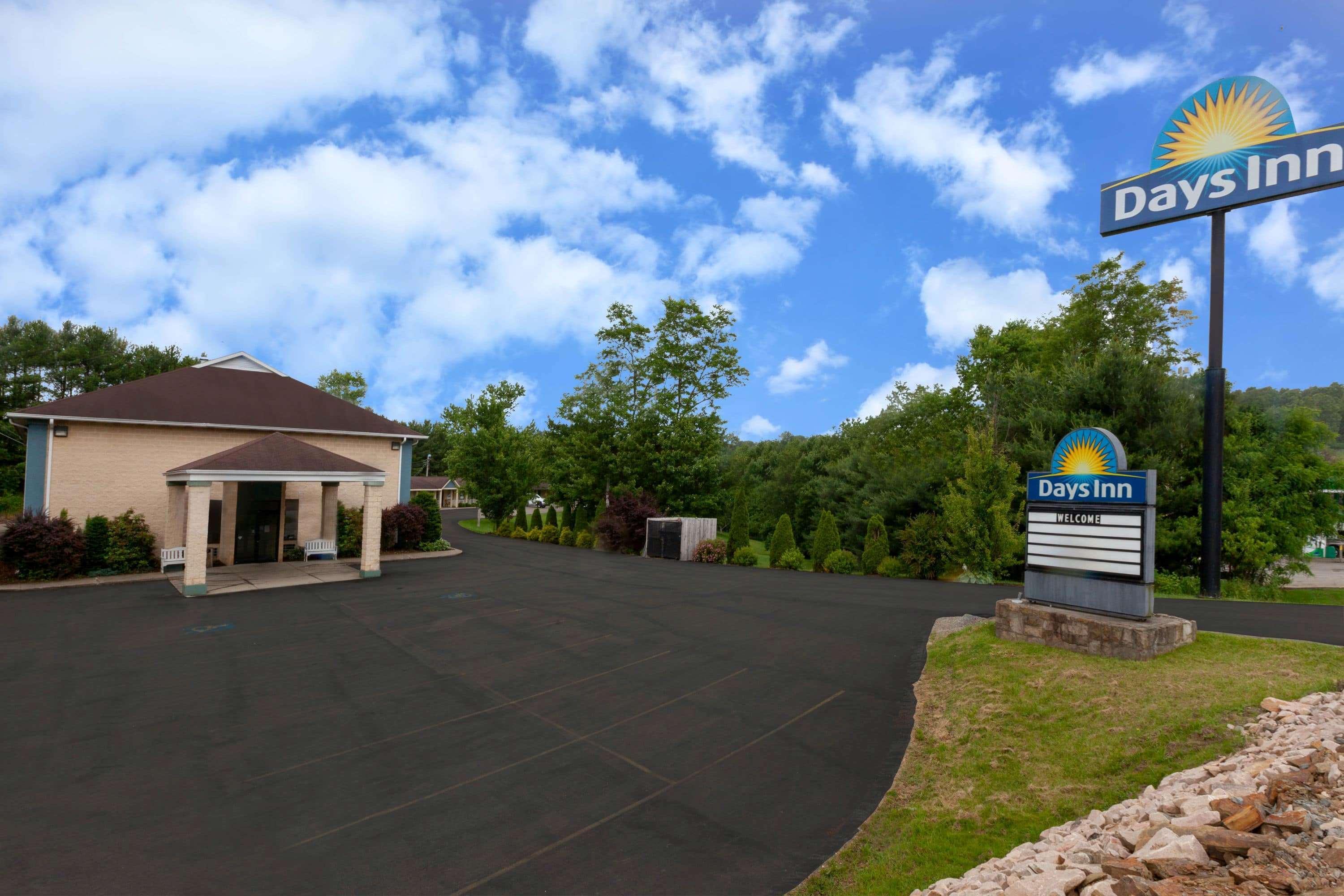 Days Inn By Wyndham Donegal Экстерьер фото