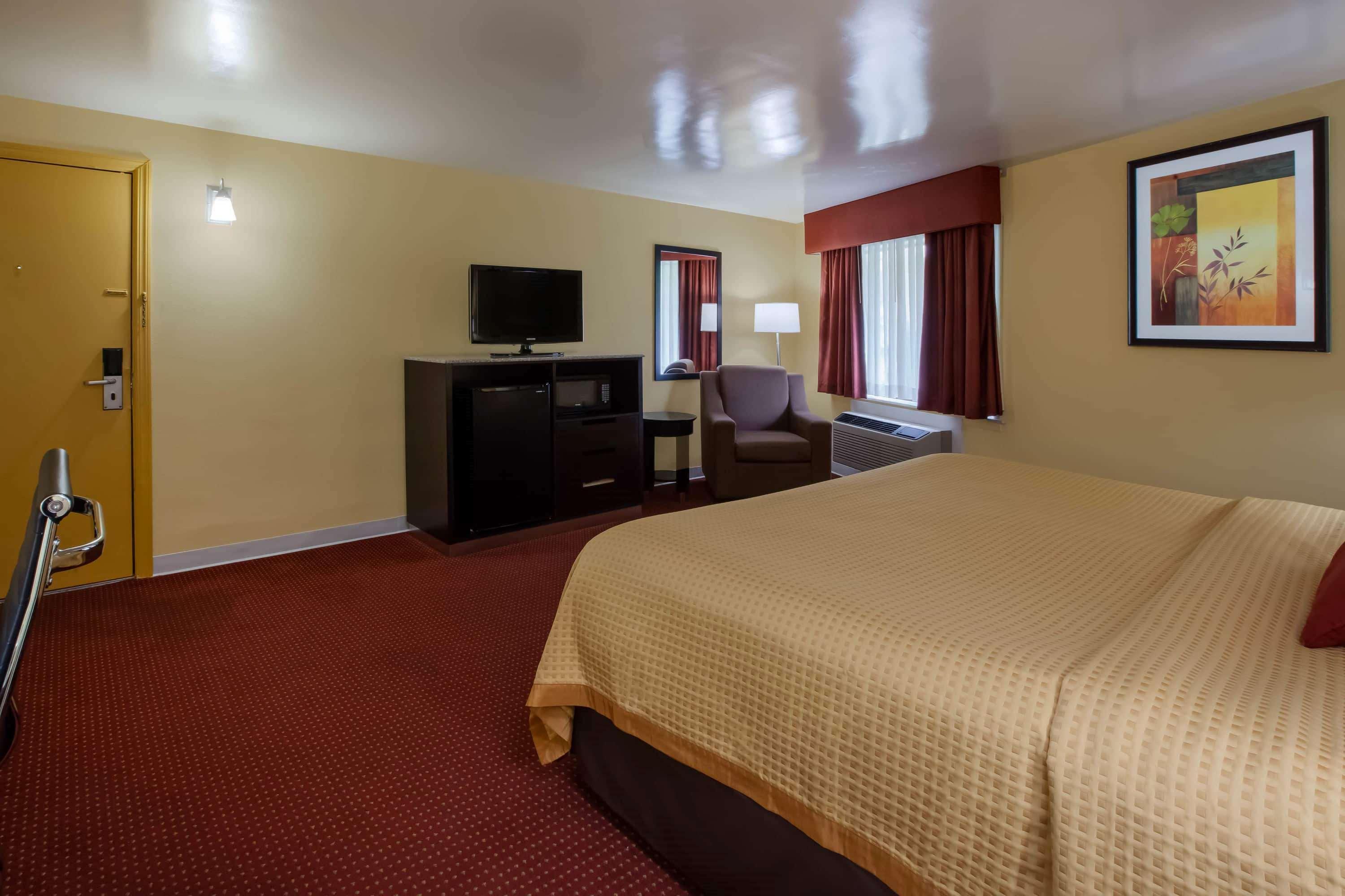 Days Inn By Wyndham Donegal Экстерьер фото
